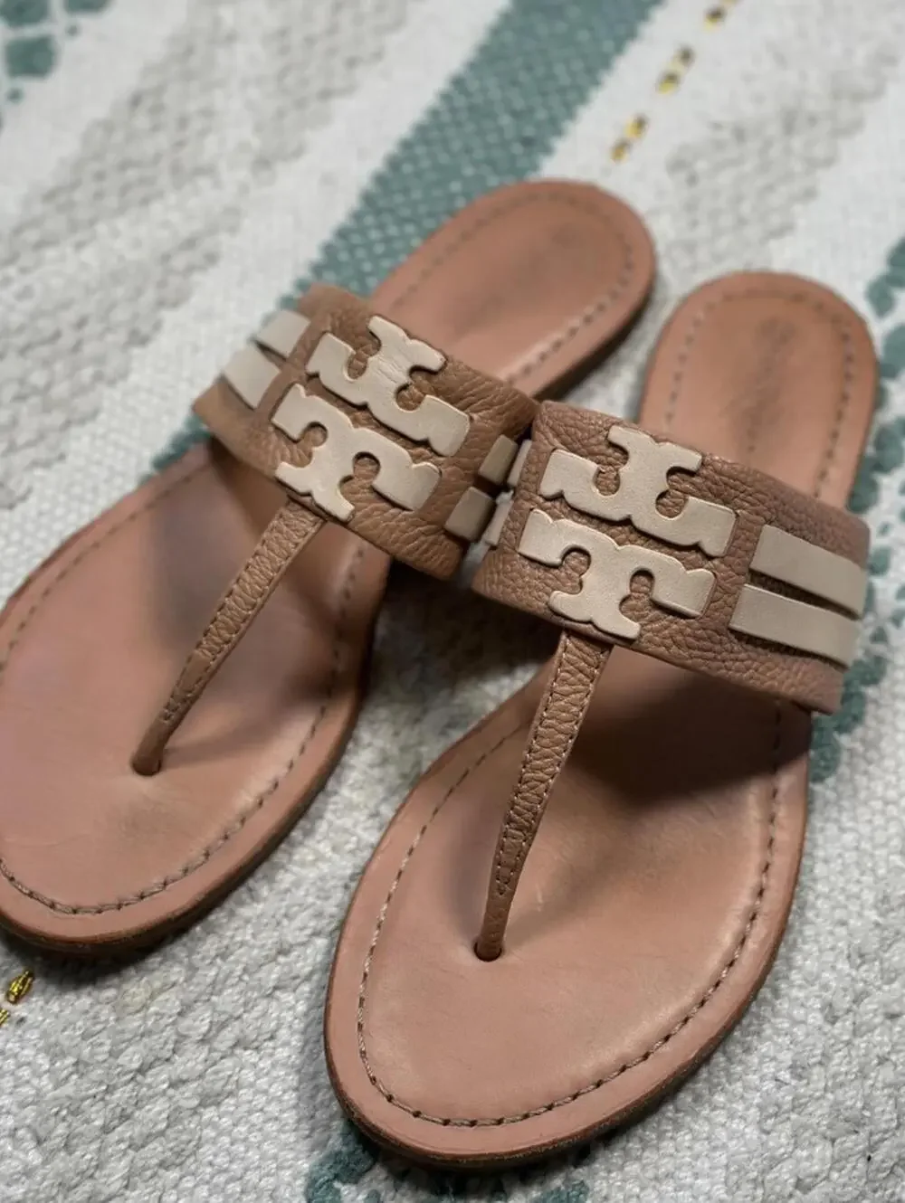 Tory Burch Leigh Leather Sandal Nude Ivory Flat Thong Slide | Size 10‎
